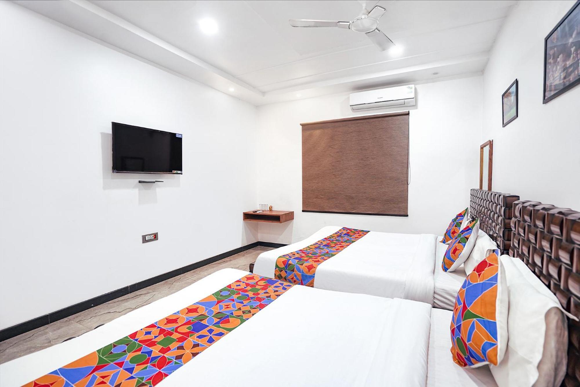 Fabhotel Villa De Benares Esterno foto