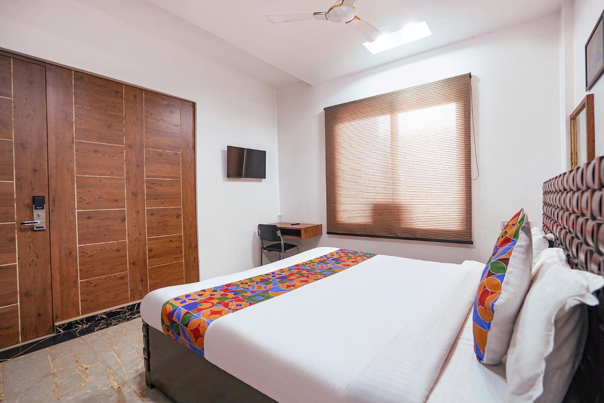 Fabhotel Villa De Benares Esterno foto