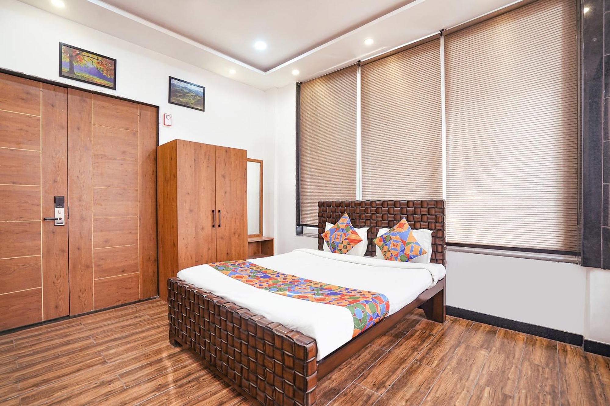 Fabhotel Villa De Benares Esterno foto