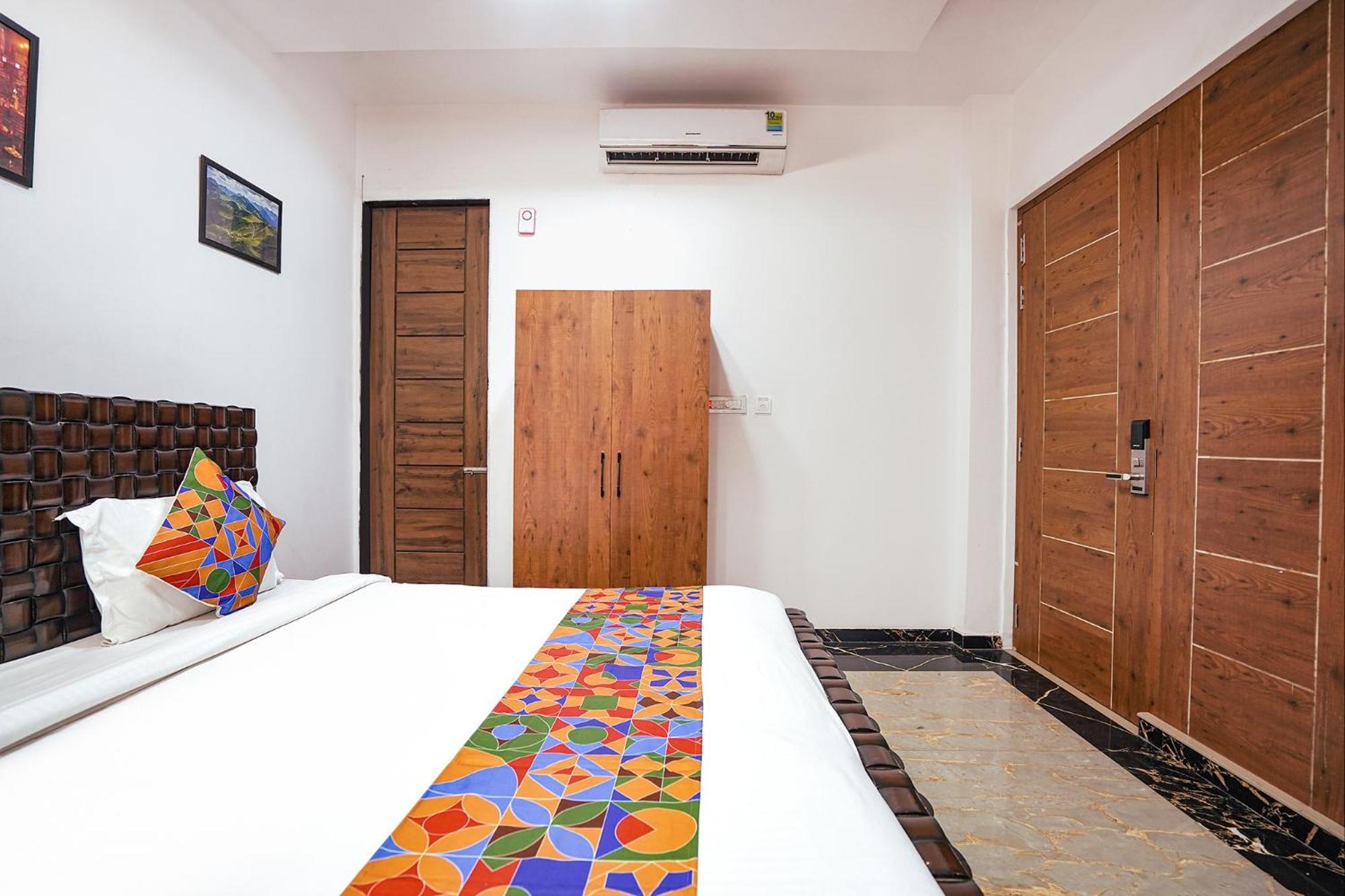Fabhotel Villa De Benares Esterno foto