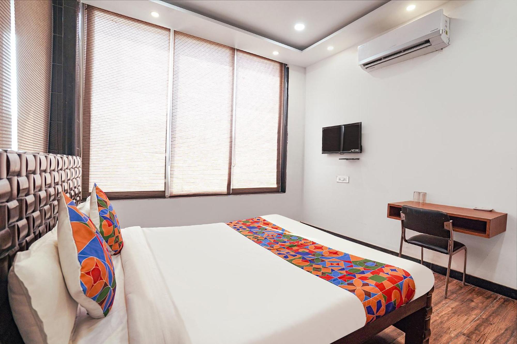 Fabhotel Villa De Benares Esterno foto