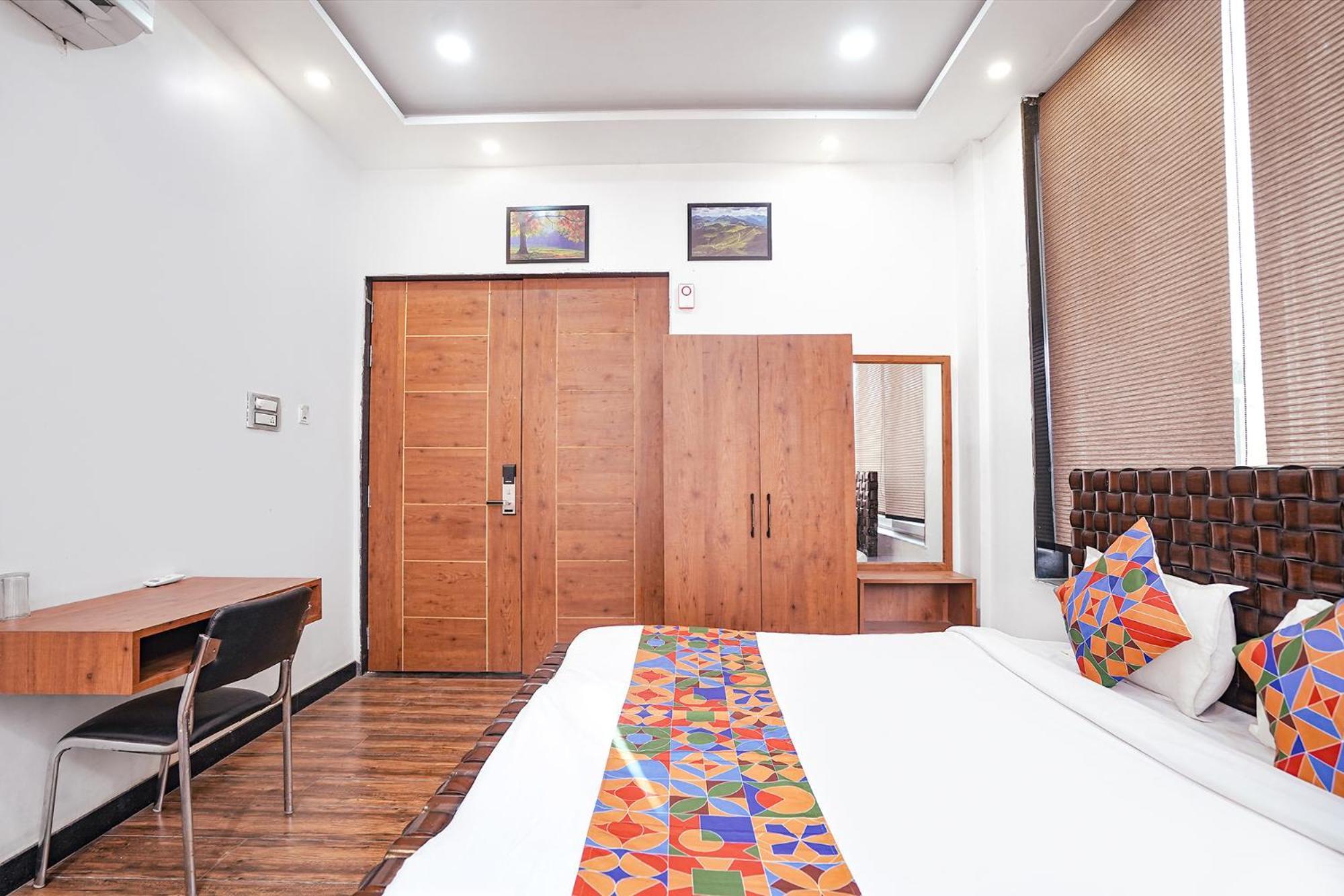 Fabhotel Villa De Benares Esterno foto