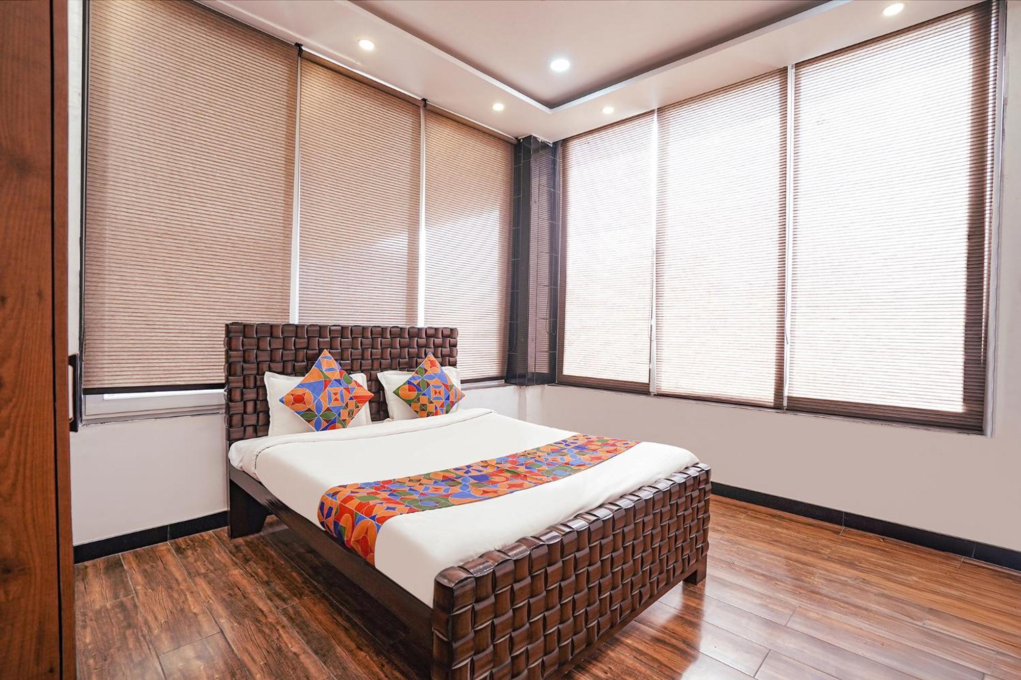 Fabhotel Villa De Benares Esterno foto