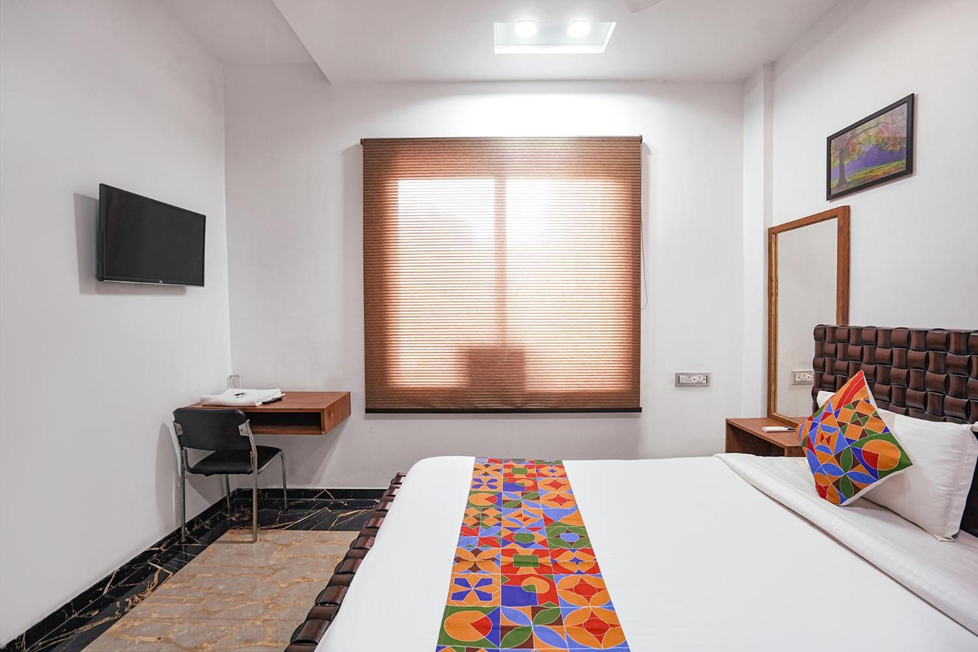 Fabhotel Villa De Benares Esterno foto